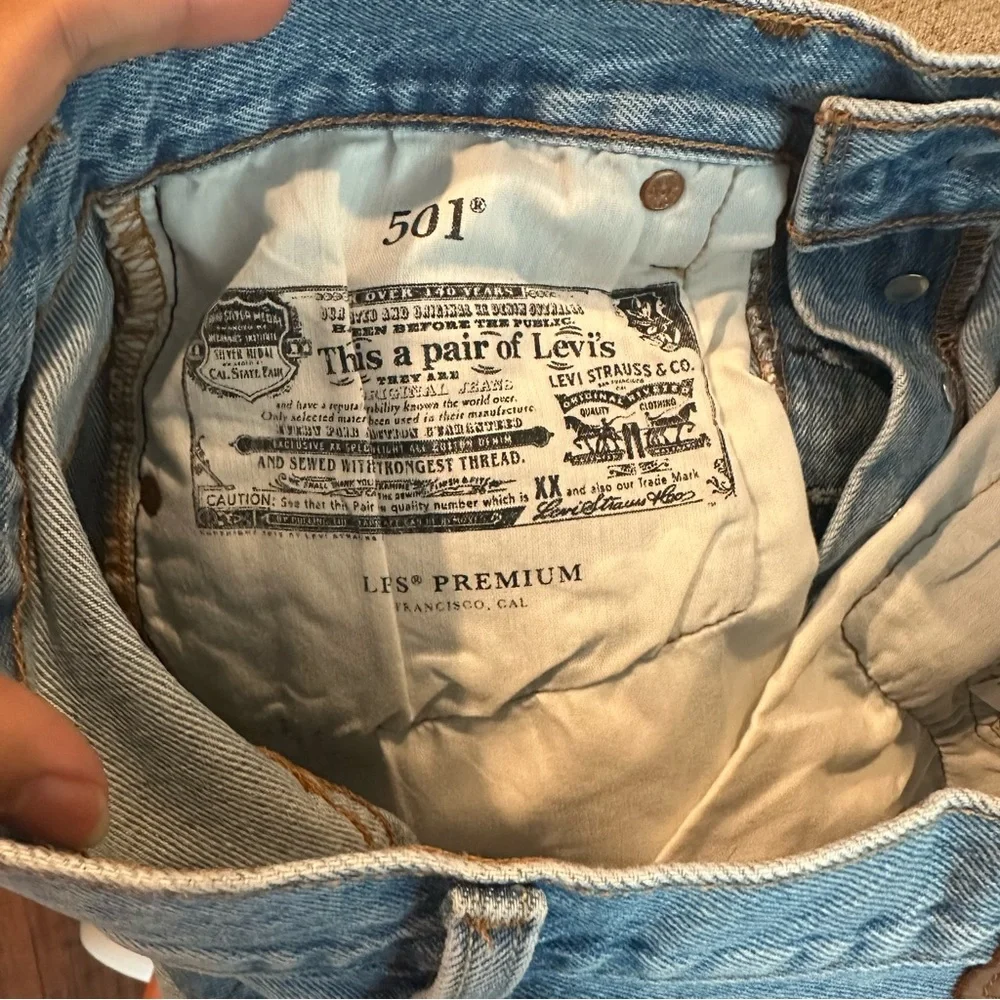 Levi’s High Rise 501 Distressed Ripped Shorts Size 27 - Picture 6 of 7